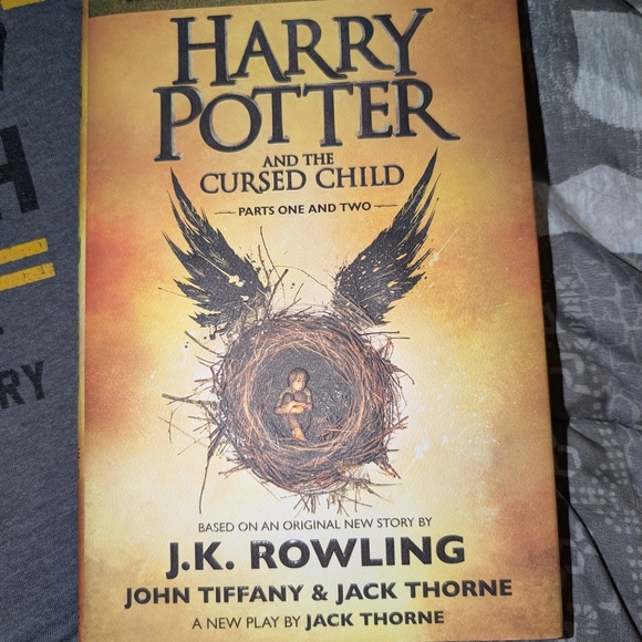 Set Of Book And Kids Shirt - Picture 2 of 8